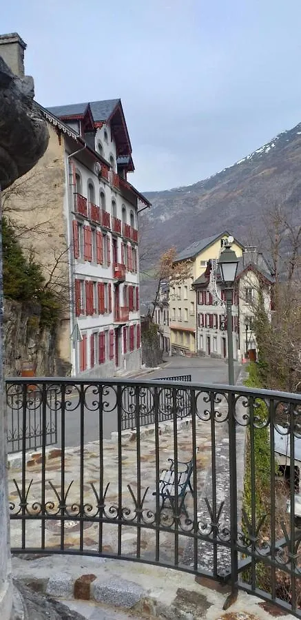 T2 Cabine De Lassariou Luz-Saint-Sauveur 0*,  France